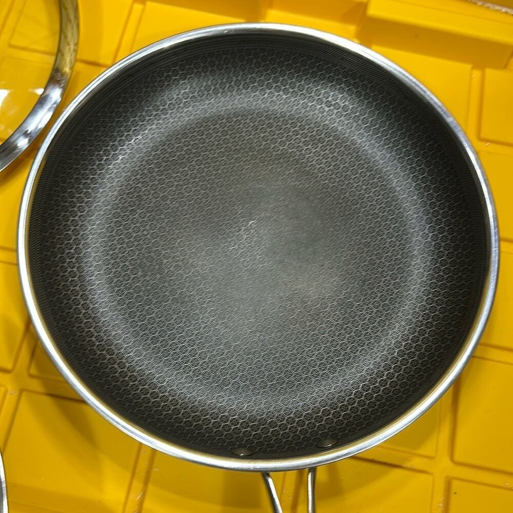 HexClad Hybrid Nonstick 12-Inch Frying Pan with Tempered Glass Lid Good Used - Picture 9 of 11